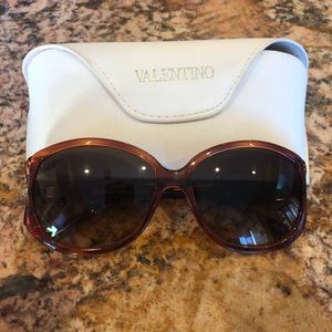 New! Valentino round sunglasses